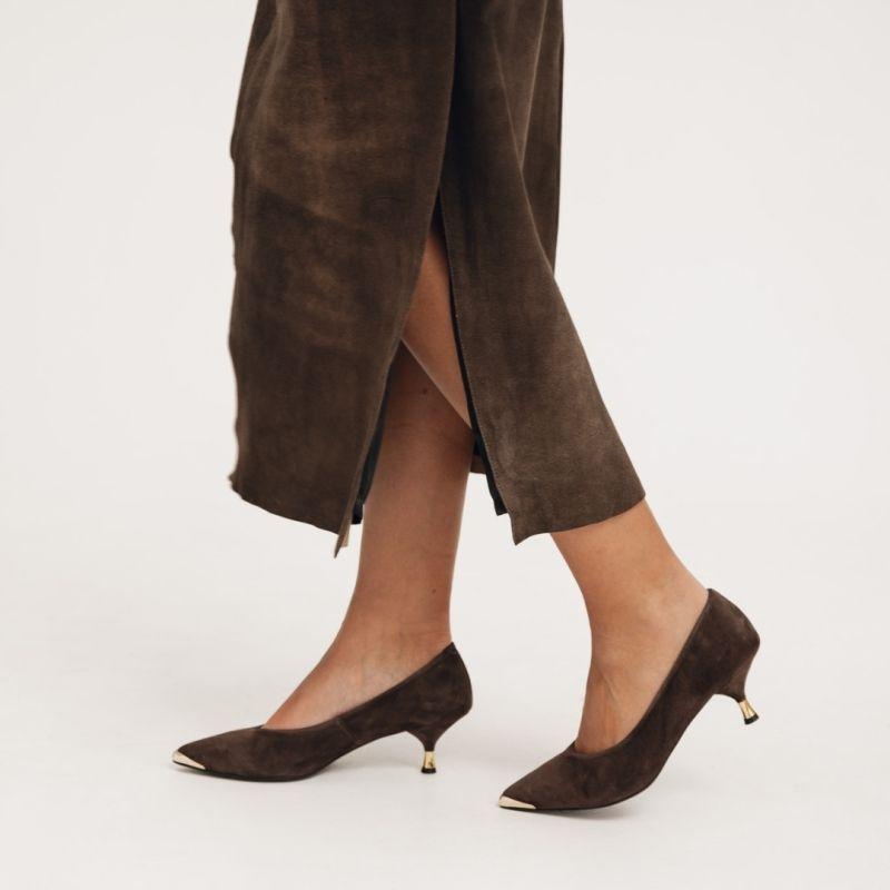 Zamszowe szpilki na niskim obcasie - So In Love Brązowe